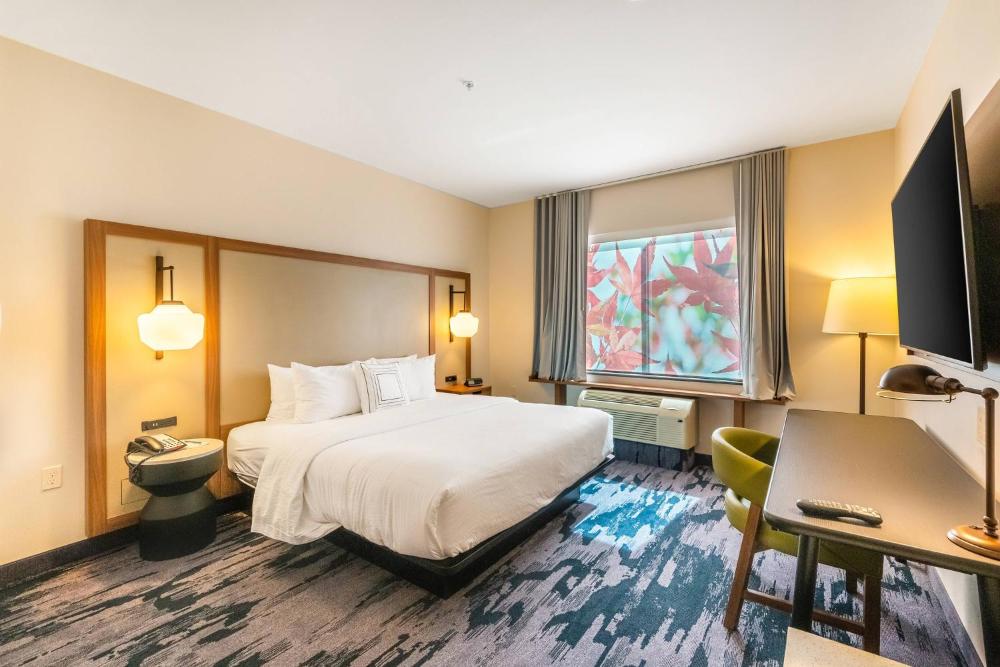 Guest Room, 1 King interior